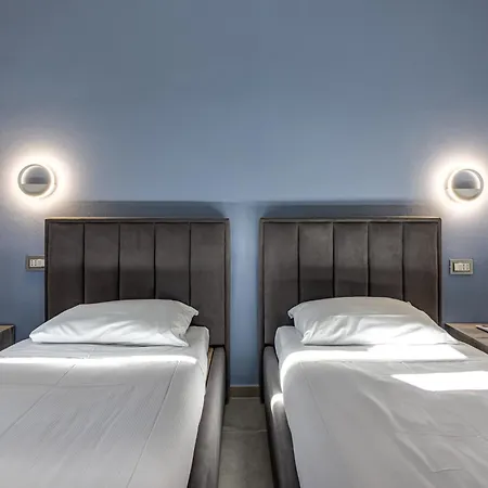 Gavin House - Sweet Dreams In Florence
